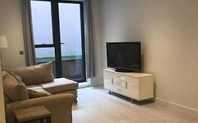 Central Camberley Apartment - Parking - Garden